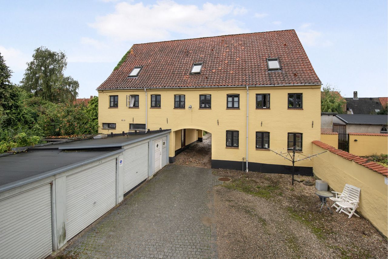 image 02